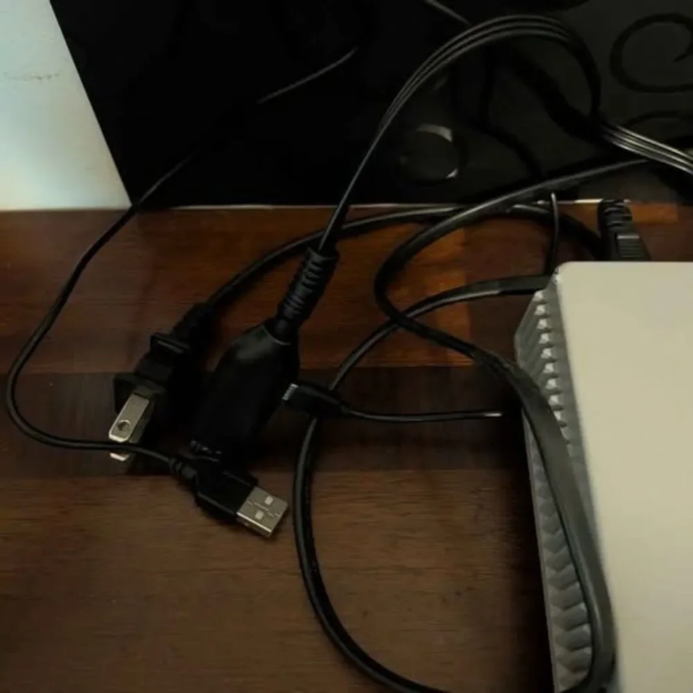 Playstation 1 console with HDMI adapter. No controllers comes with one gam